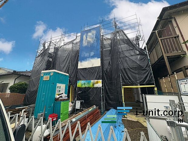 収納付き三面鏡、床下収納2か所付きです。