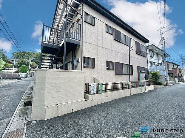 シロアリ保証5年、地盤保証20年付きです