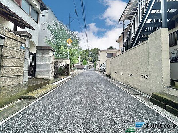 閑静な住宅街に位置しています