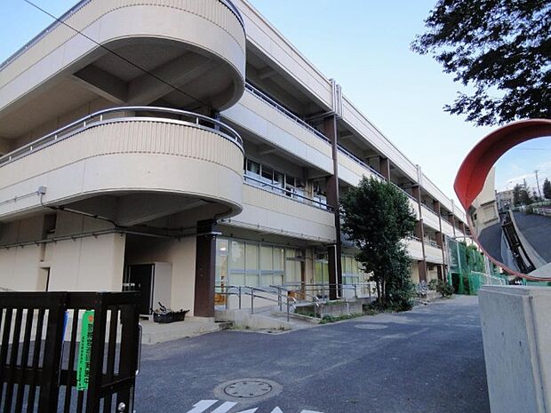 中学校「浦安市立浦安中学校まで880m」