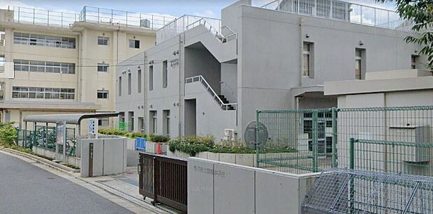 中学校「市川市立第四中学校まで950m」