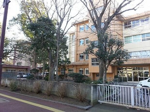 小学校「弥生小学校まで1100m」