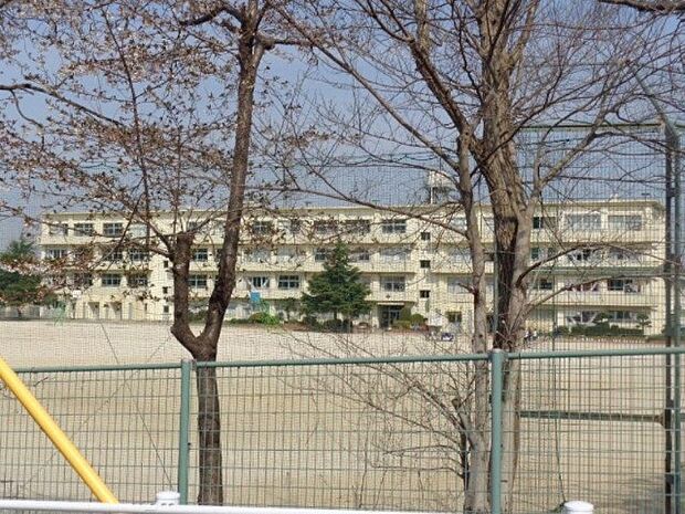中学校「松戸市立栗ヶ沢中学校まで1000m」
