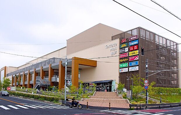 複合モール「テラスモール松戸まで650m」