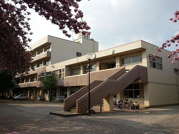 中学校「船橋市立行田中学校まで900m」
