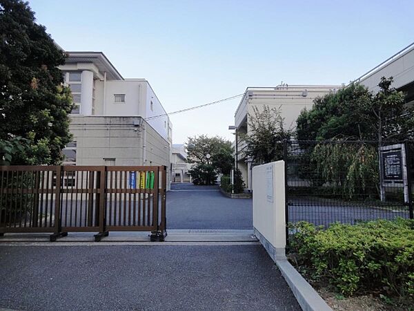 中学校「浦安市立浦安中学校まで1000m」