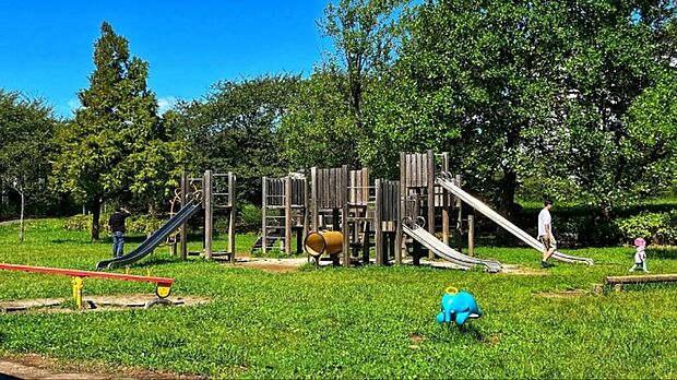 公園「長津川ふれあい公園まで400m」