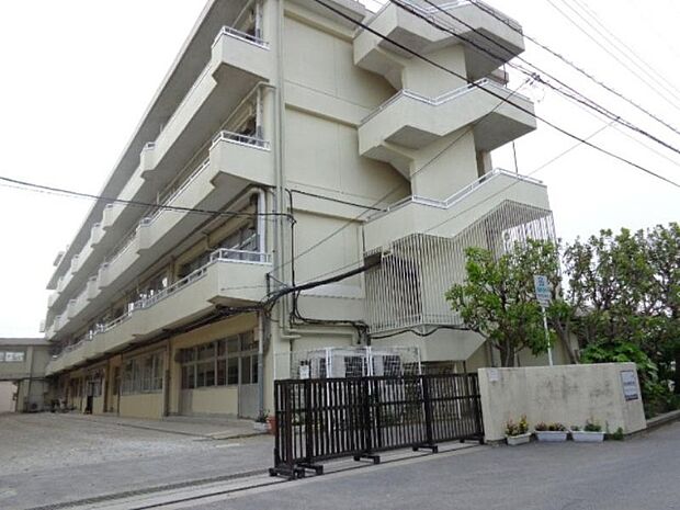 中学校「市川市立第四中学校まで650m」