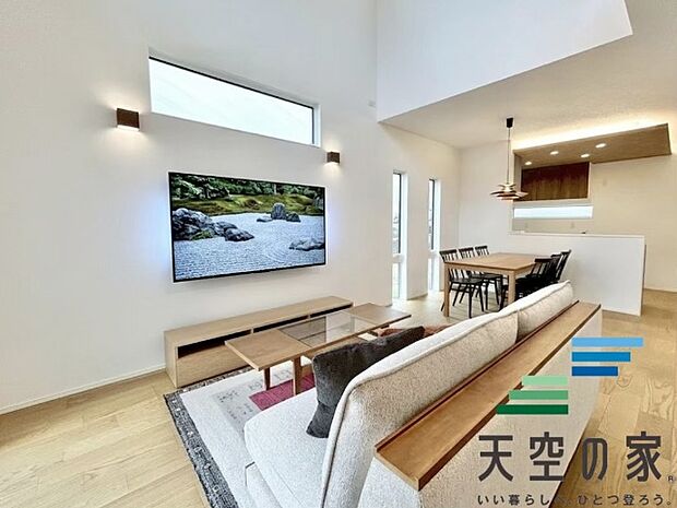 【同仕様】ホームパーティーでもゲストと一緒に料理を楽しみながら楽しい時間を過ごせそう。