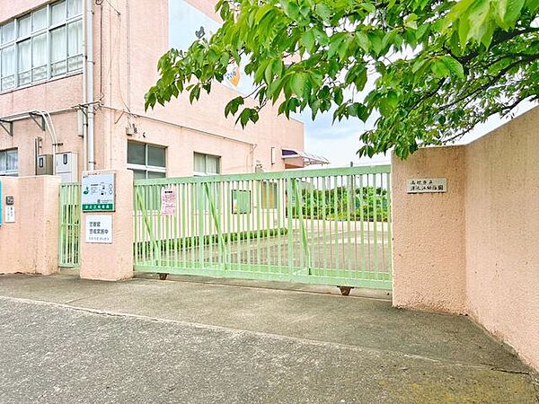 高槻市立幼稚園 160m