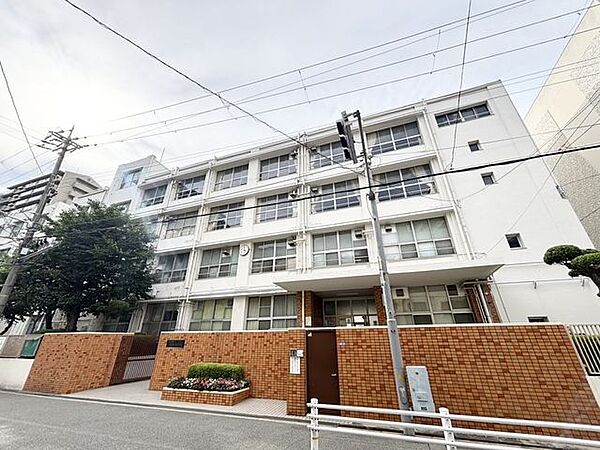 大阪市立八阪中学校 徒歩2分。 130m