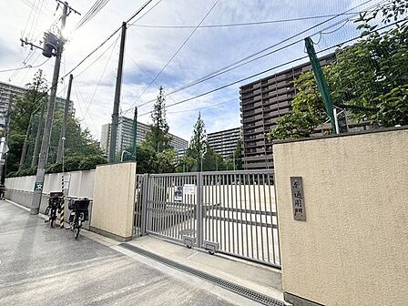 大阪市立鷺洲小学校 徒歩4分。 260m