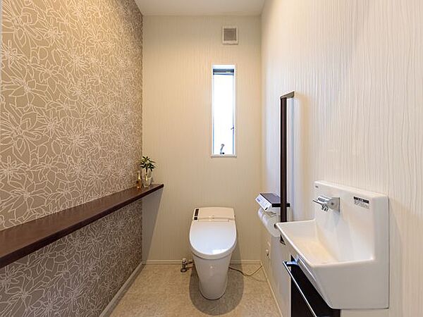 ■トイレには手洗い場がございます！1階・2階にトイレ有り！