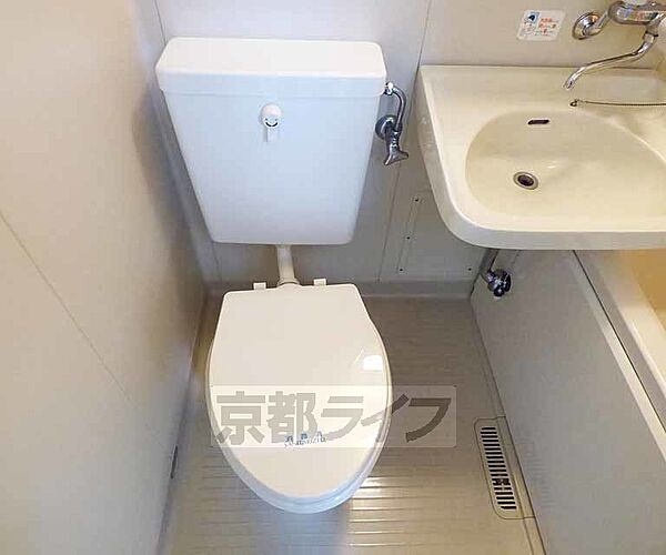 画像8:清潔感あるトイレです。