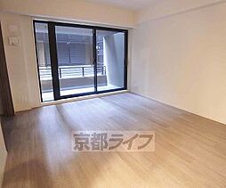 京都市営烏丸線 烏丸御池駅 徒歩7分の賃貸マンション 1階1SLDKのリビング/ダイニング