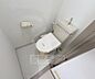 トイレ：足元に余裕のあるトイレです。