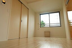 多摩都市モノレール 柴崎体育館駅 徒歩9分の賃貸マンション 2階1Kのリビング/ダイニング