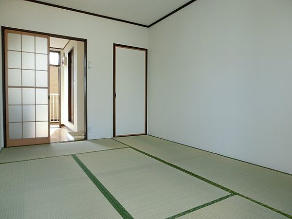 画像5:畳の綺麗な和室スペース。