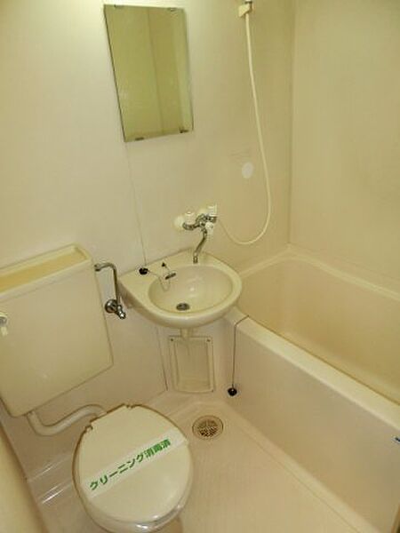 画像8:清潔感のあるバスルーム。