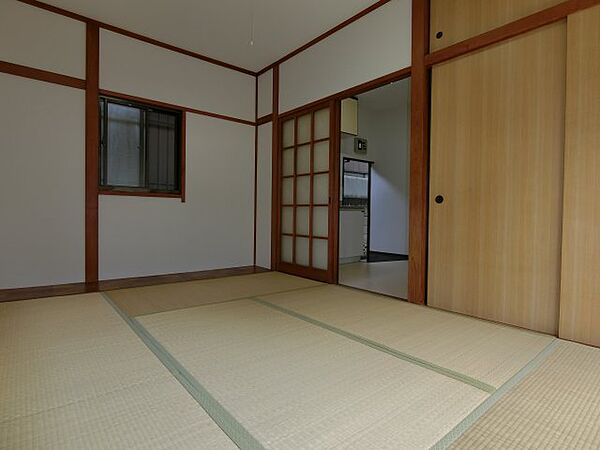 画像5:畳の綺麗な和室スペース。