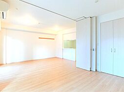 京王アンフィール国領 111 1階1LDKのリビング/ダイニング