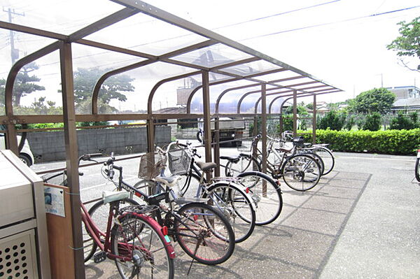 画像21:屋根付き駐輪場。バイク駐車も相談可能。