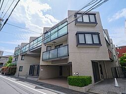 華やぎと静寂が調和する神宮前
