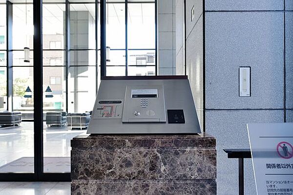居住者以外の侵入を拒み、不審者や不要なセールスを撃退することができます。安心感を得られるのも大きなポイントです。