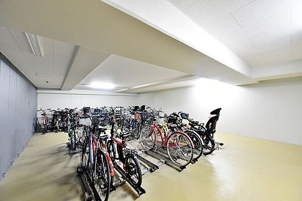 生活圏が広がる駐輪場を完備しています。自転車利用で足を延ばせば、暮らしがさらに便利になりますね。※空き状況は変化することがございますのであらかじめご了承ください。