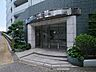 エントランス：手入れの施された植栽が安らぎの居住空間へ誘うエントランスです。忙しない都心で躍動し帰るあなたのほっとする住まいになりそうです。