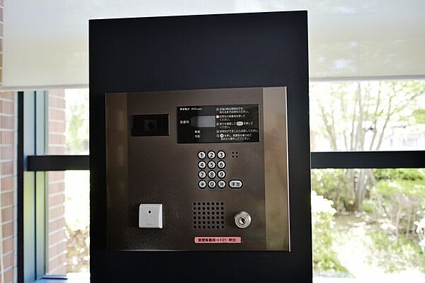 居住者以外の侵入を拒み、不審者や不要なセールスを撃退することができます。安心感を得られるのも大きなポイントです。
