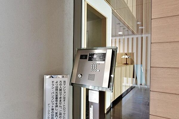 居住者以外の侵入を拒み、不審者や不要なセールスを撃退することができます。安心感を得られるのも大きなポイントです。