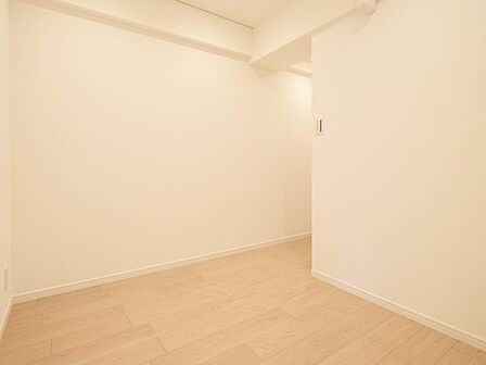 子ども部屋や書斎としてもおすすめの洋室3。家族の時間を大切にしながら、一人の時間も快適に過ごせます。収納家具の配置もしやすく、住み始めてからのアレンジも自在です。