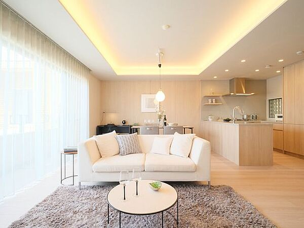 リビングダイニングには床暖房や天カセエアコンがあります。1年中快適にのびやかにお過ごしいただける住まいです。