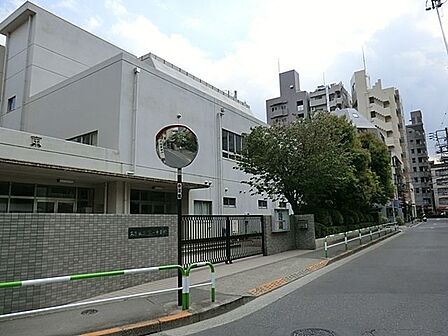 文京区立第一中学校 徒歩12分。 910m