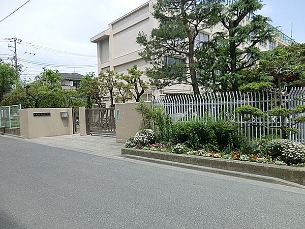 世田谷区立富士中学校 徒歩19分。 1470m