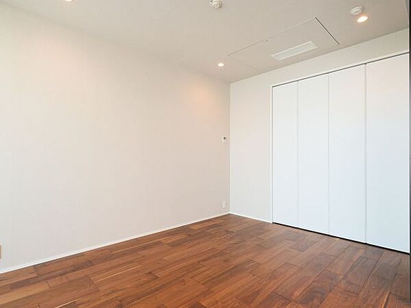 約6.2帖の洋室3は、住まう方の趣味や感性で飾っていただけるように、シンプルな内装で仕上げました。