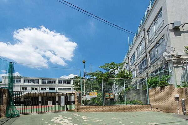 新宿区立落合第四小学校 徒歩3分。 170m