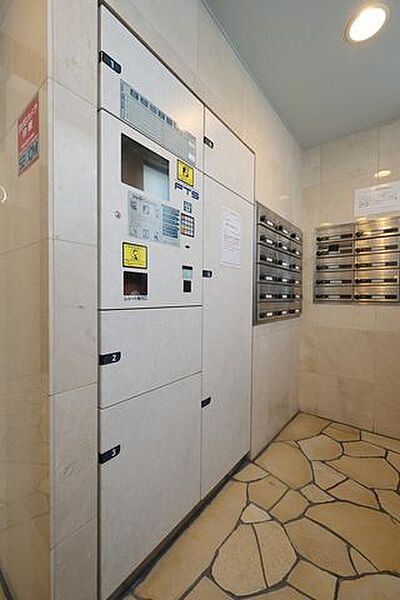 24時間いつでも荷物を受け取ることができるので、配達時間を気にせず過ごすことができます。対面での接触機会を最小限にでき、ウイルス対策の観点からも人気の設備です。