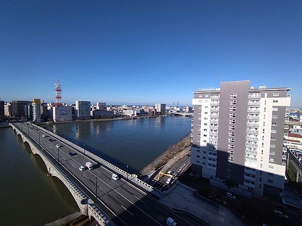 萬代橋・信濃川側の眺望