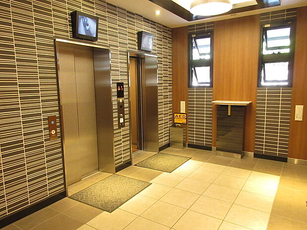 エレベーターホール（エレベーター2基）