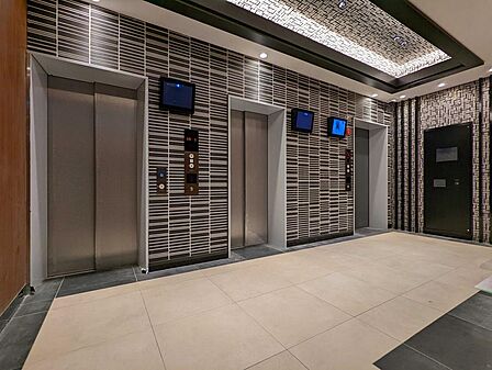 1階エレベーターホール