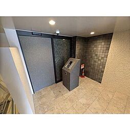 8 / 18