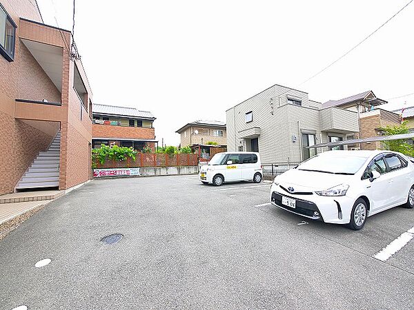 画像30:駐車場