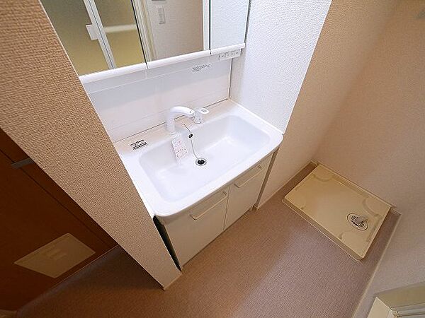 画像24:独立洗面台あり、毎朝おしゃれに忙しい女性の方におすすめです
