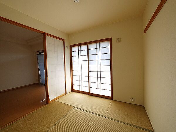 画像29:日本らしい落ち着いた雰囲気の和室です