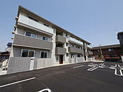 津幡駅より徒歩14分 築11年10ヶ月 3階建の賃貸物件