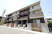 金沢駅よりバス15分 徒歩3分 築11年3ヶ月 3階建の賃貸物件
