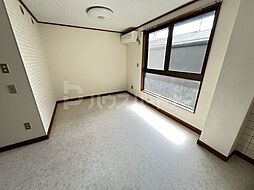 プラトゥハウス 202 2階2DKのリビング/ダイニング