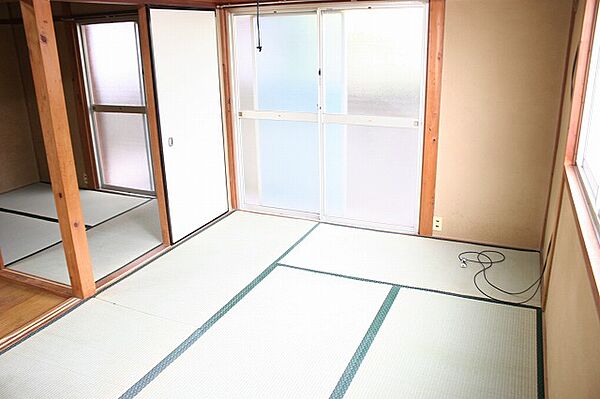 画像23:柔らかい畳が心地よい和室